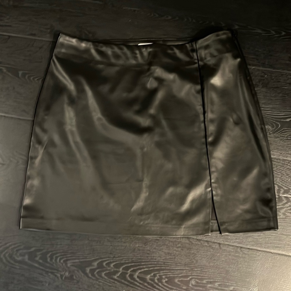 Topshop, faux leather mini skirt, black, size 10